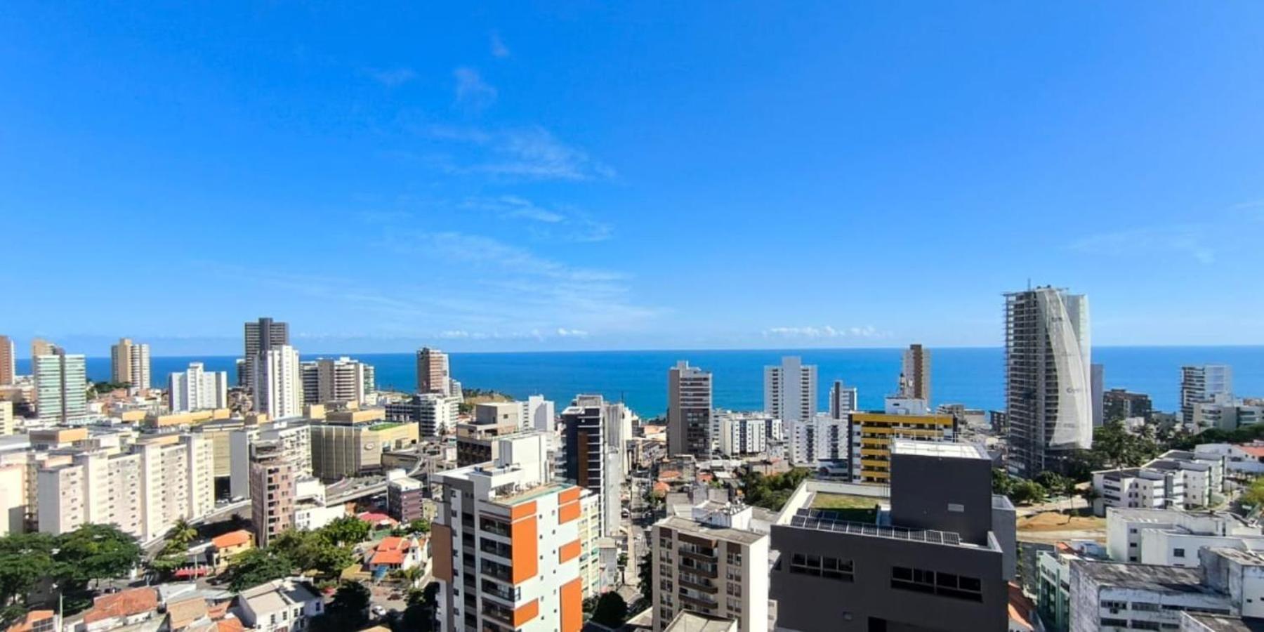 Lindo Apt Vista Mar Completo Com Piscina No Rooftop Do Edf, Proximo Ao Porto Da Barra Salvador Luaran gambar