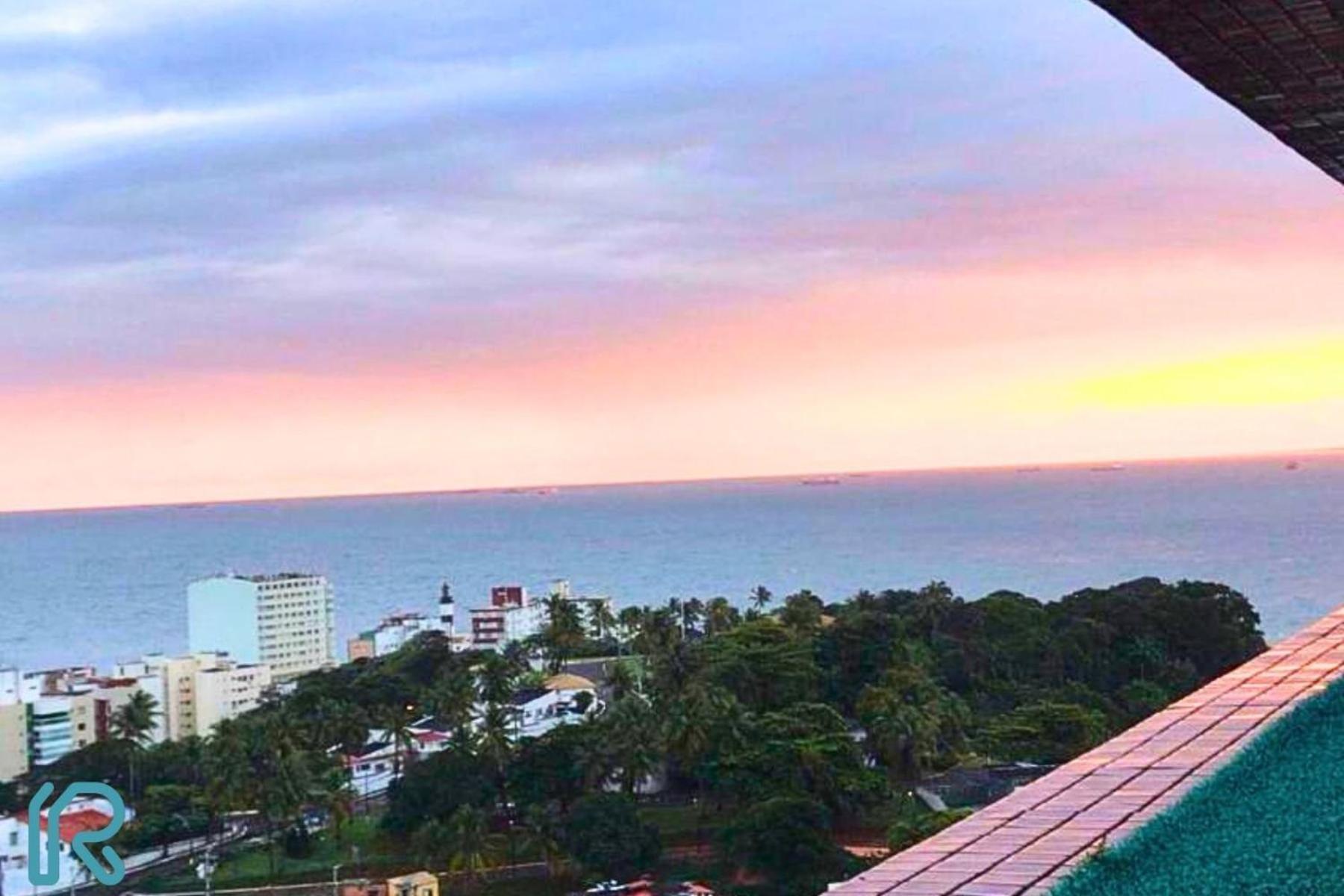 Lindo Apt Vista Mar Completo Com Piscina No Rooftop Do Edf, Proximo Ao Porto Da Barra Salvador Luaran gambar