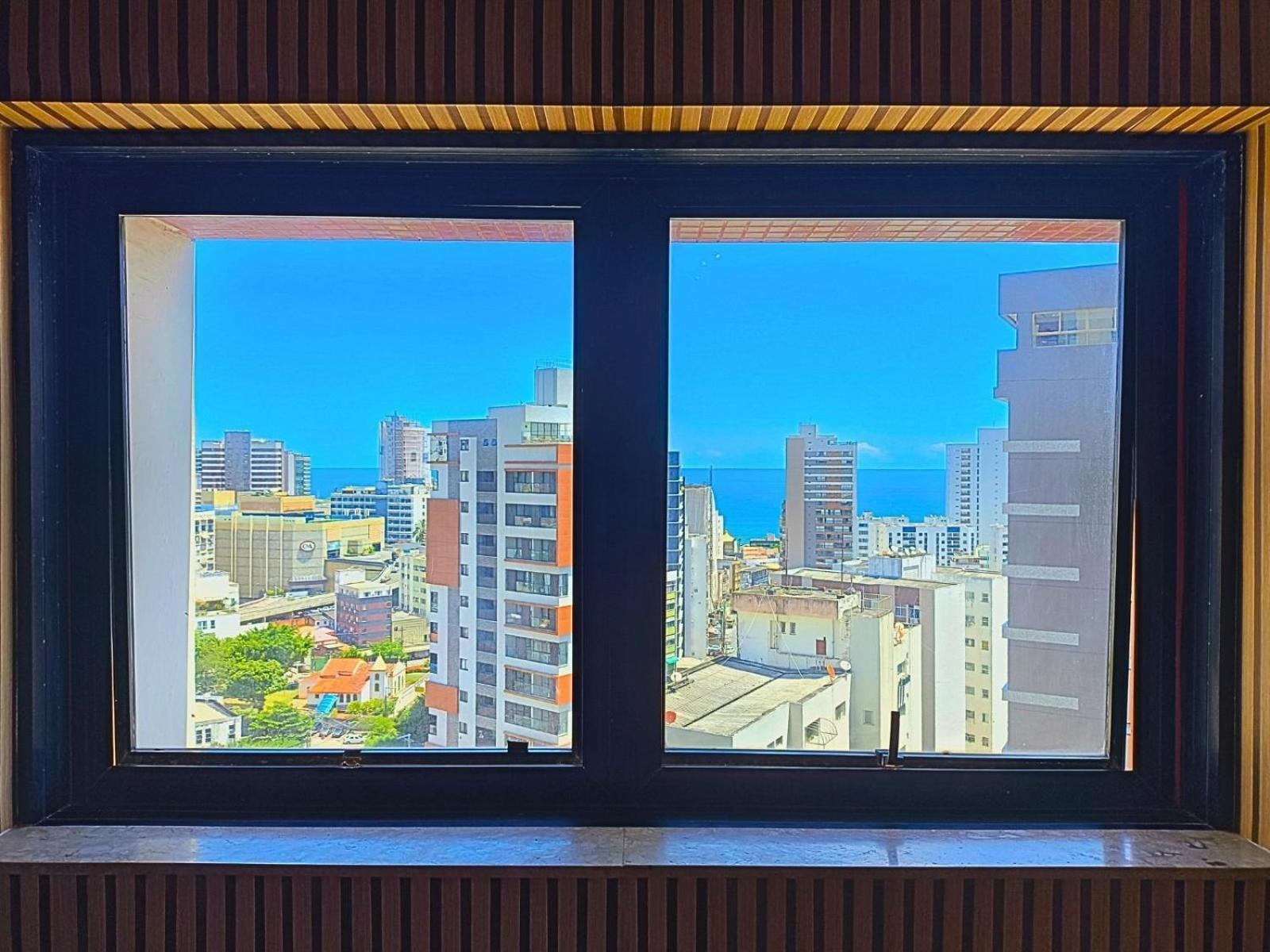 Lindo Apt Vista Mar Completo Com Piscina No Rooftop Do Edf, Proximo Ao Porto Da Barra Salvador Luaran gambar